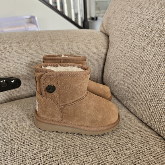UGG Jona Toddler Boots - Picture 7 of 11